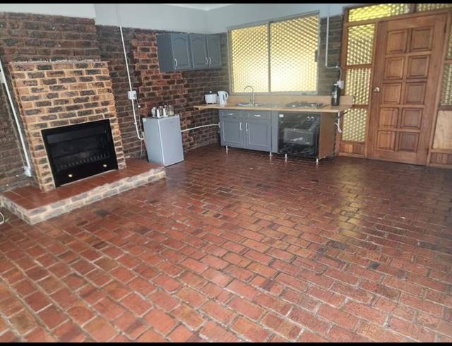 2 BEDROOM PROPERTY TO RENT IN GERMISTON CENTRAL